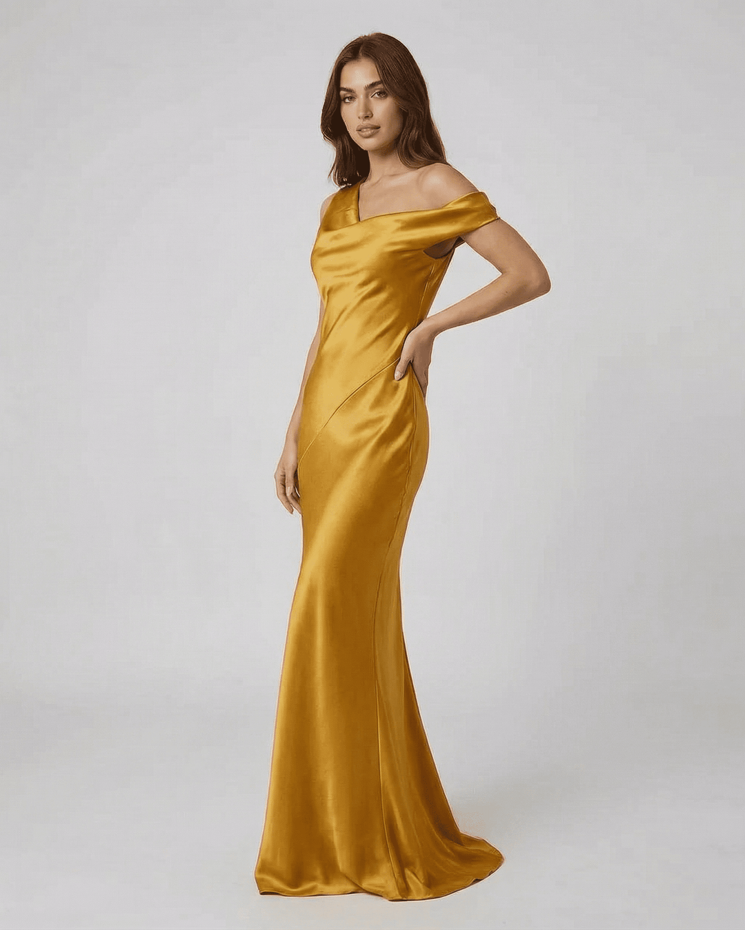 Elegante vestido maxi blanco de mujer con espalda descubierta. Vestido de noche de cintura alta para eventos formales.