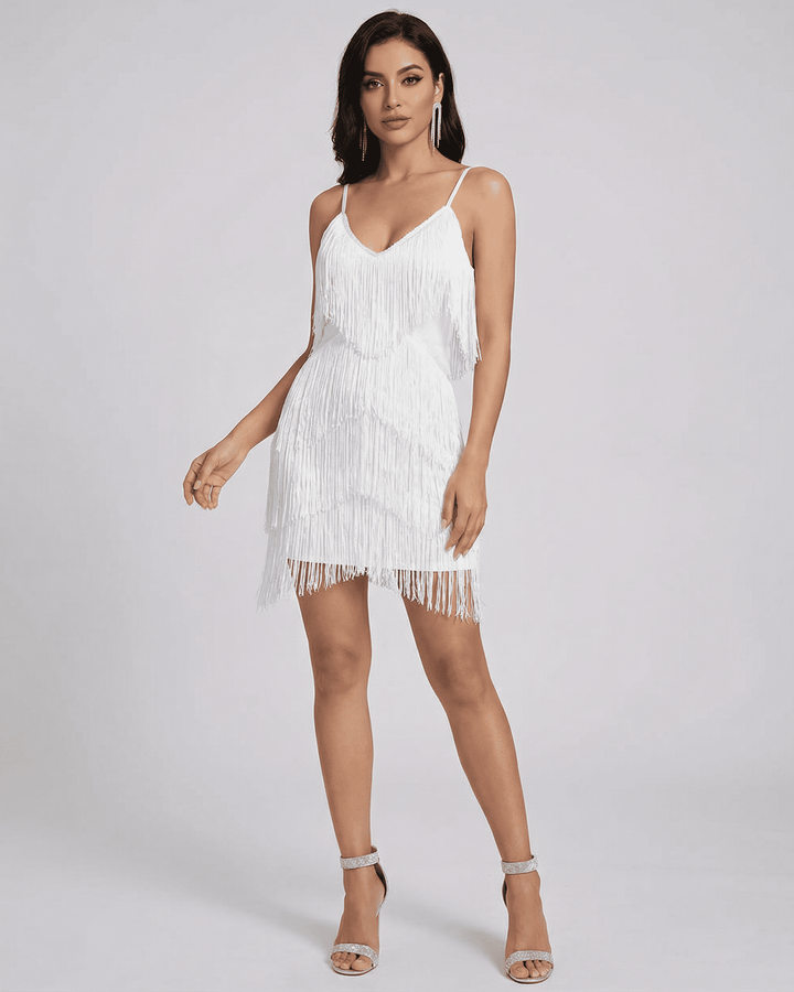 Vestido de fiesta blanco sin mangas para mujer. Diseño mini con flecos para un movimiento glamuroso.