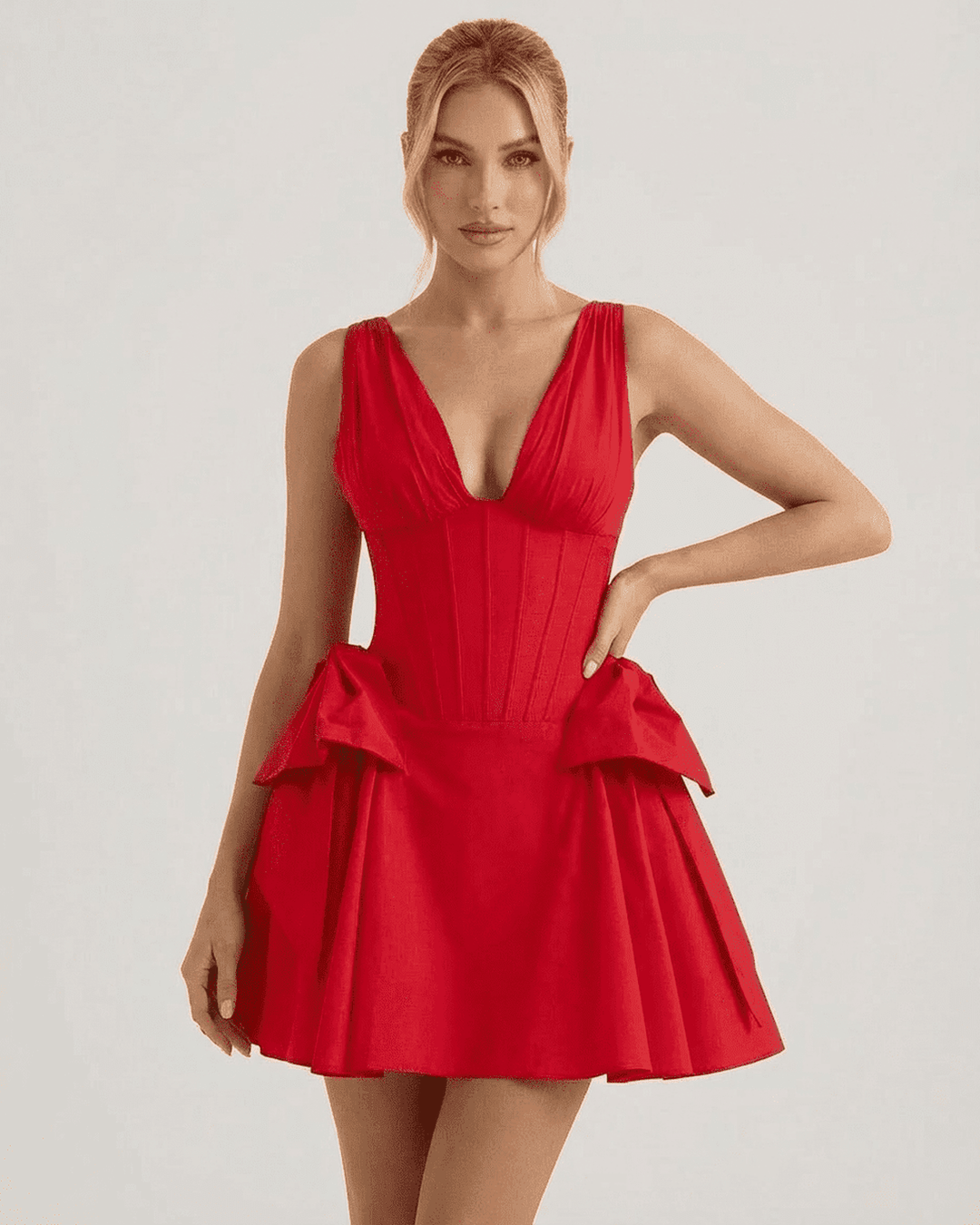 Elegante vestido de fiesta rojo mini con corsé y falda abullonada. Silueta definida para un look glamuroso de noche.