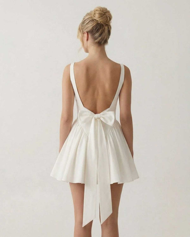 Vestido mini Aurora blanco de mujer, escote cuadrado y espalda descubierta. Ideal para verano o fiesta.
