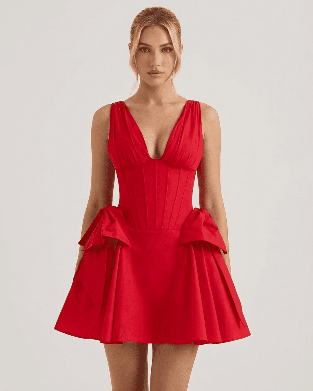 Glamuroso vestido de cóctel rojo mini con corsé y falda abullonada. Define la silueta. Moda de fiesta elegante.