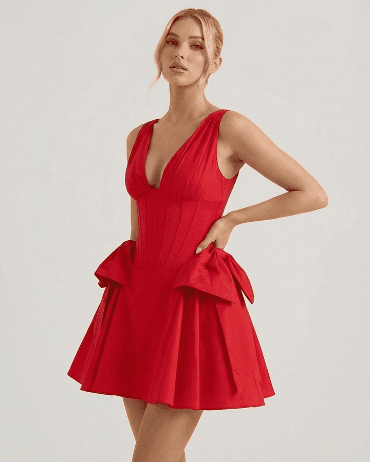 Vestido mini rojo con corsé y falda abullonada. Ideal para cócteles y celebraciones. Moda femenina, estilo chic.