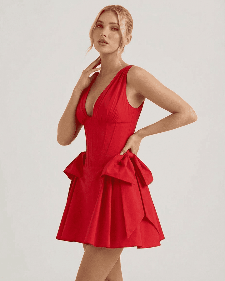 Vestido rojo mini con diseño de corsé y falda abullonada. Perfecto para fiestas. Moda femenina y sofisticada.