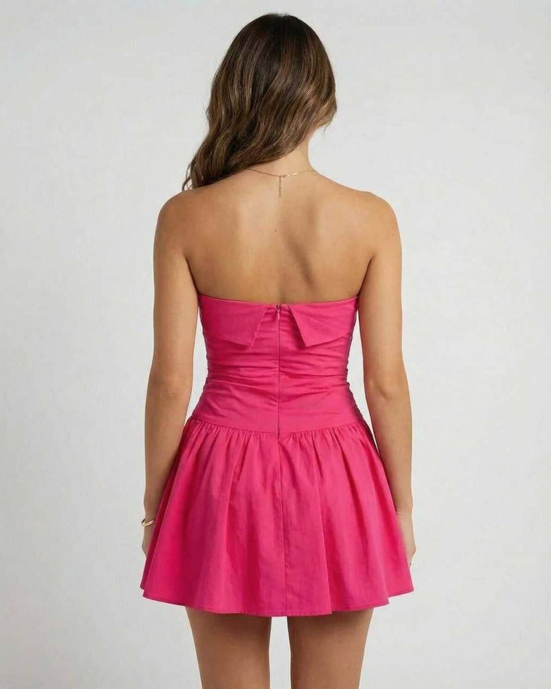 Elegante vestido mini de mujer blanco Azalea, diseño sin tirantes, ideal para ocasiones especiales.