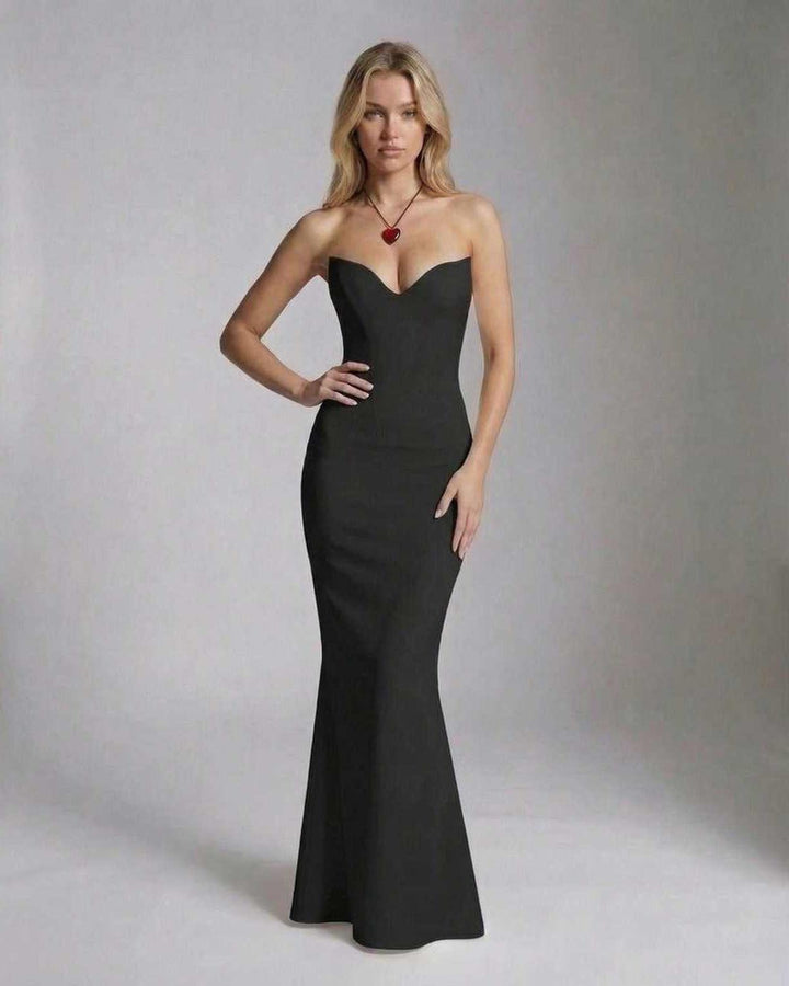Vestido maxi de mujer con diseño ceñido, ideal para un look sofisticado y eventos especiales.