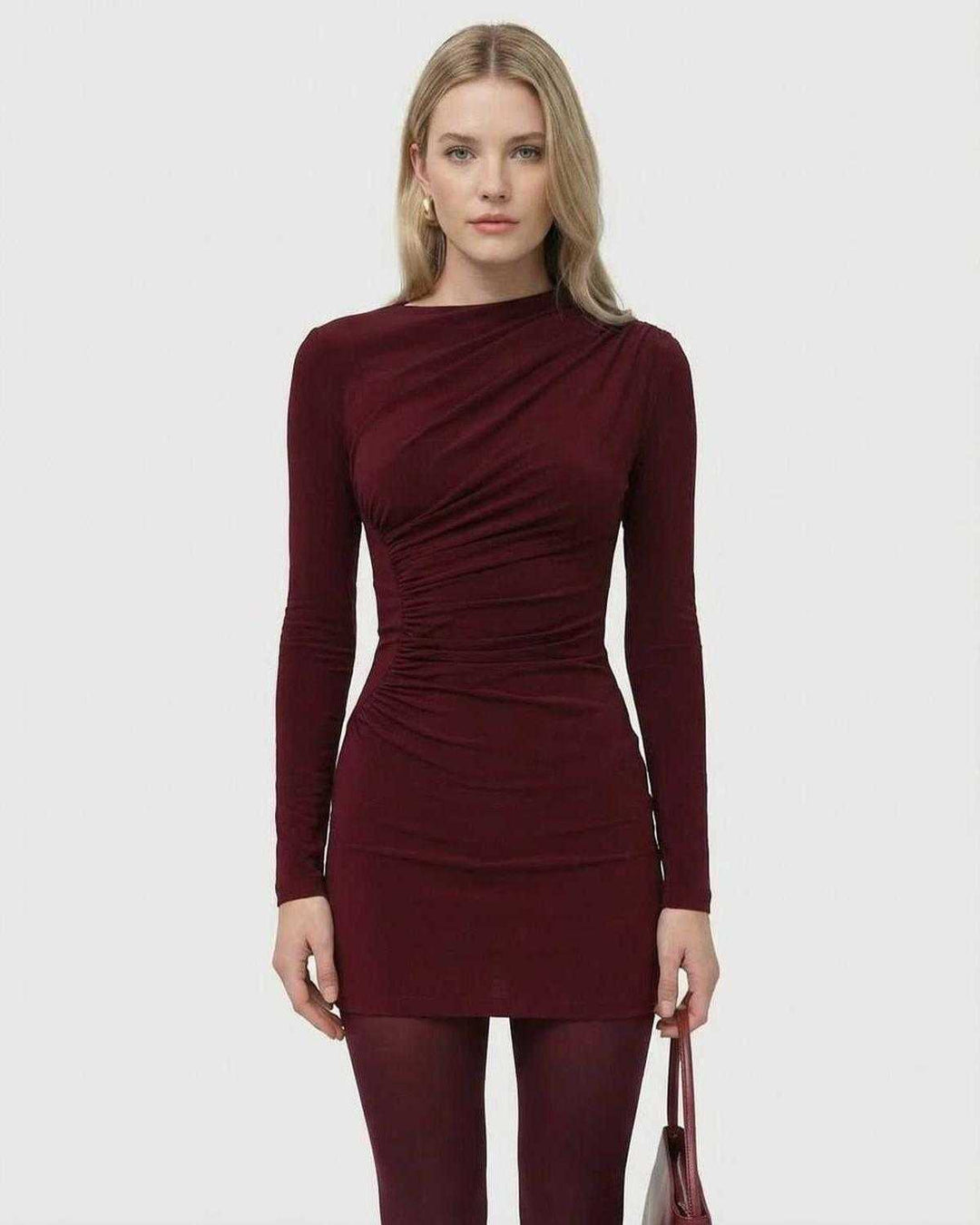 Elegante vestido mini bodycon burdeos de manga larga para mujer, ideal para lucir sofisticada en eventos.