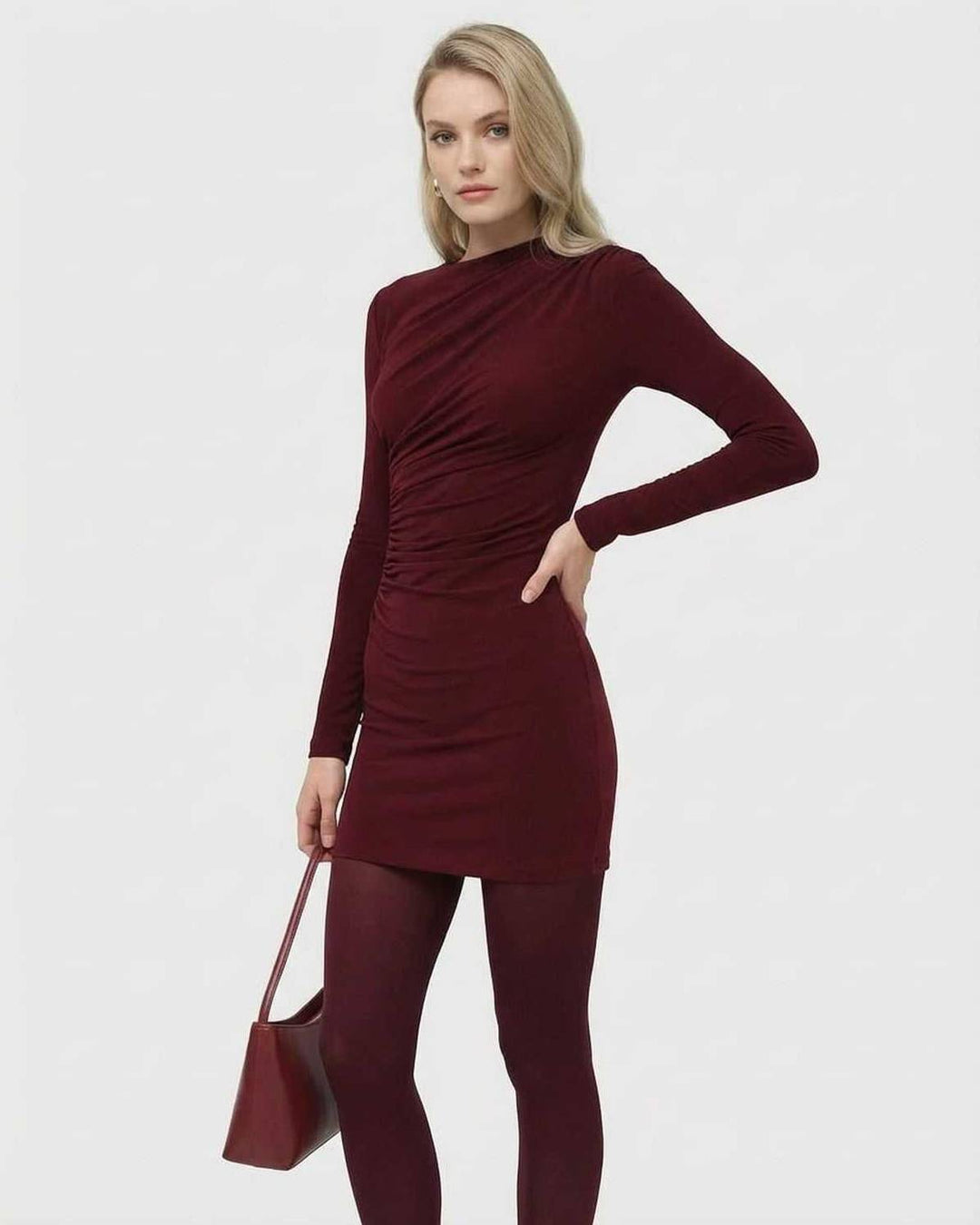Vestido mini burdeos bodycon de silueta ajustada y manga larga, perfecto para fiestas y ropa de noche.