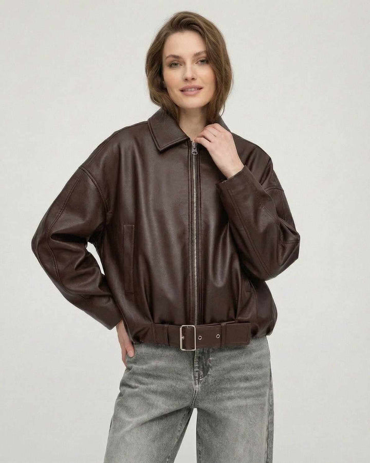 Chaqueta mujer marrón con cinturón. Prenda exterior oversize chic, perfecta para looks casuales y elegantes.