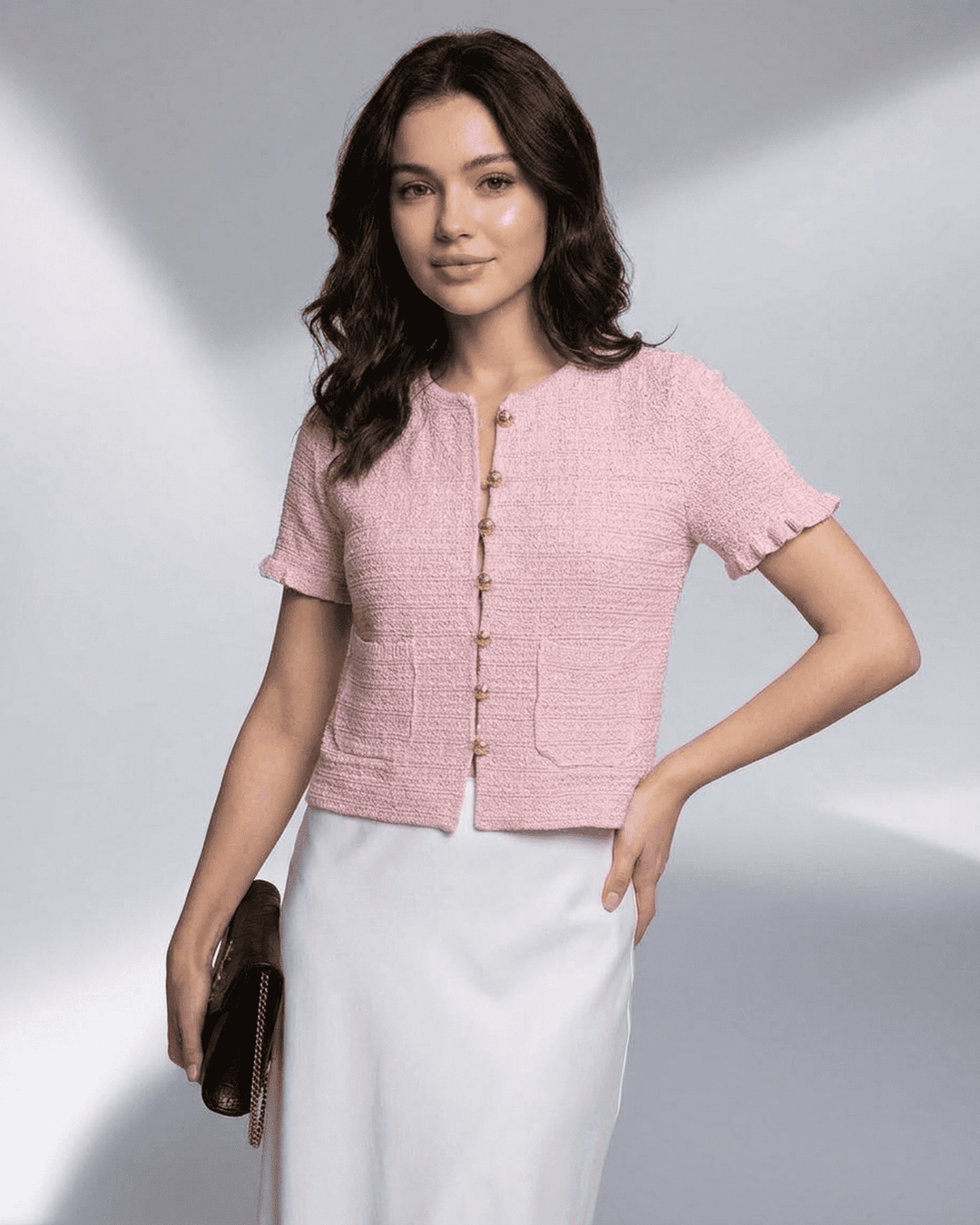 Versátil cárdigan blanco con escote O y manga corta para mujer, atuendo elegante o casual.