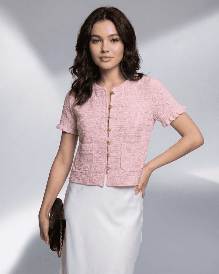 Cárdigan de mujer blanco, manga corta, estilo casual de punto, ideal para capas en verano.
