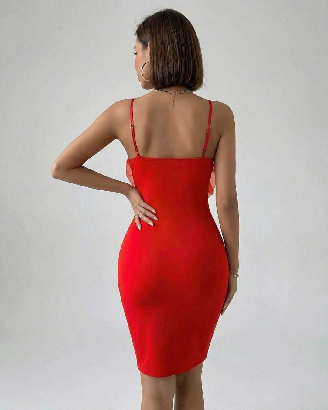 Vestido de fiesta rojo Camelia mini sin tirantes con detalle de rosas 3D, ideal para noche.