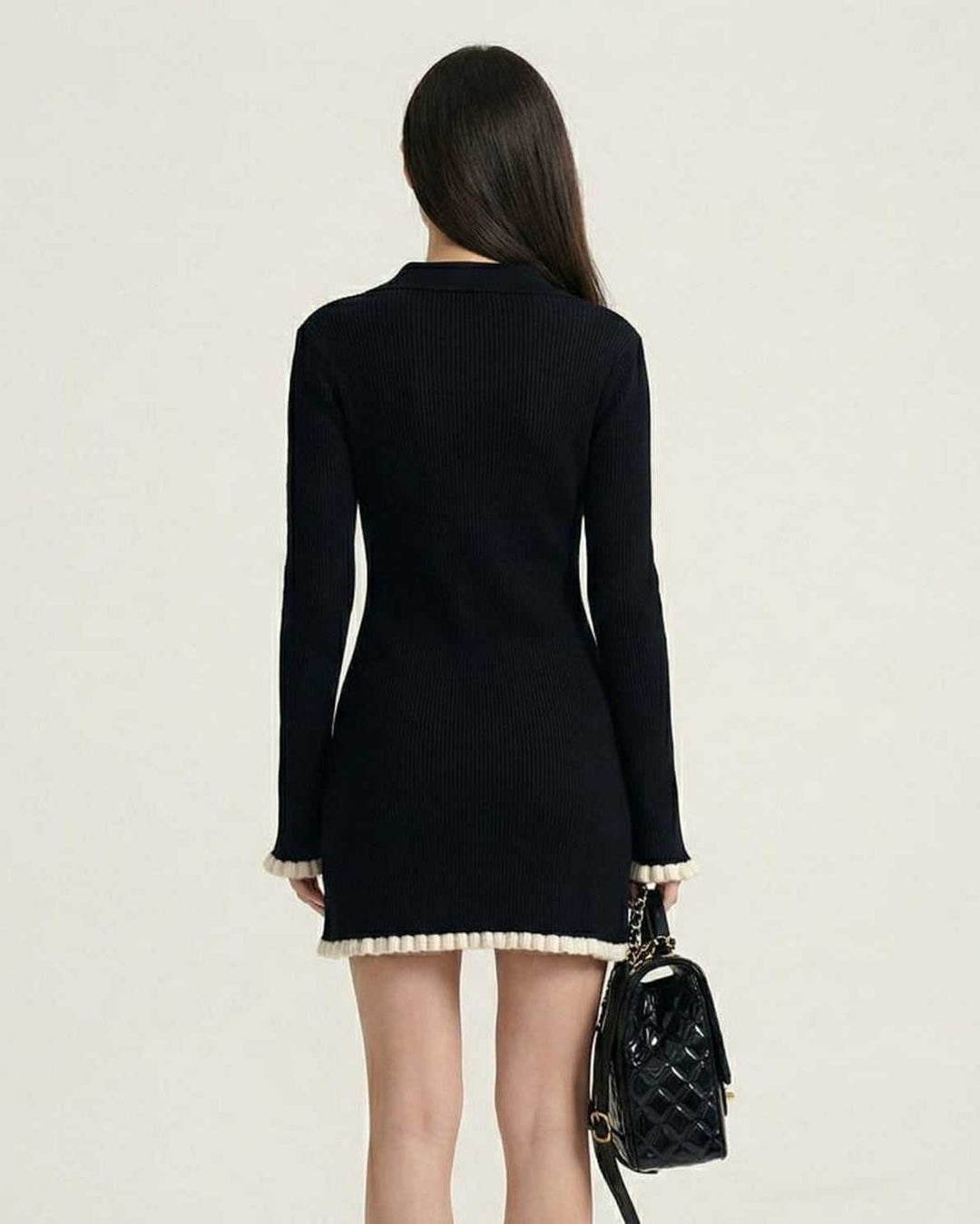 Elegante vestido mini blanco ajustado con manga larga y detalles contraste, perfecto para primavera/otoño y estilo moderno.