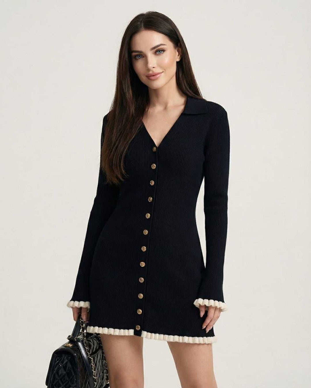 Vestido mini ajustado para mujer con manga larga, cuello V y detalles en contraste, ideal para ocasiones y moda actual.