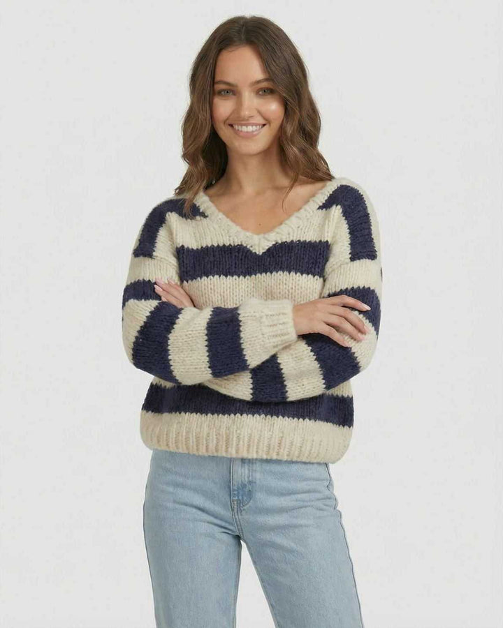 Moderno suéter de mujer con estampado a rayas y escote en V. Jersey casual versátil para tu estilo diario.