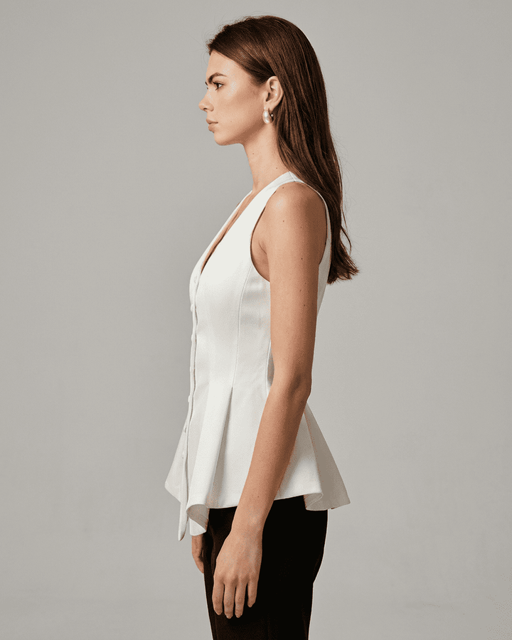 Blusa sofisticada para mujer, celeste, sin mangas y escote V. Ideal para looks versátiles y elegantes.