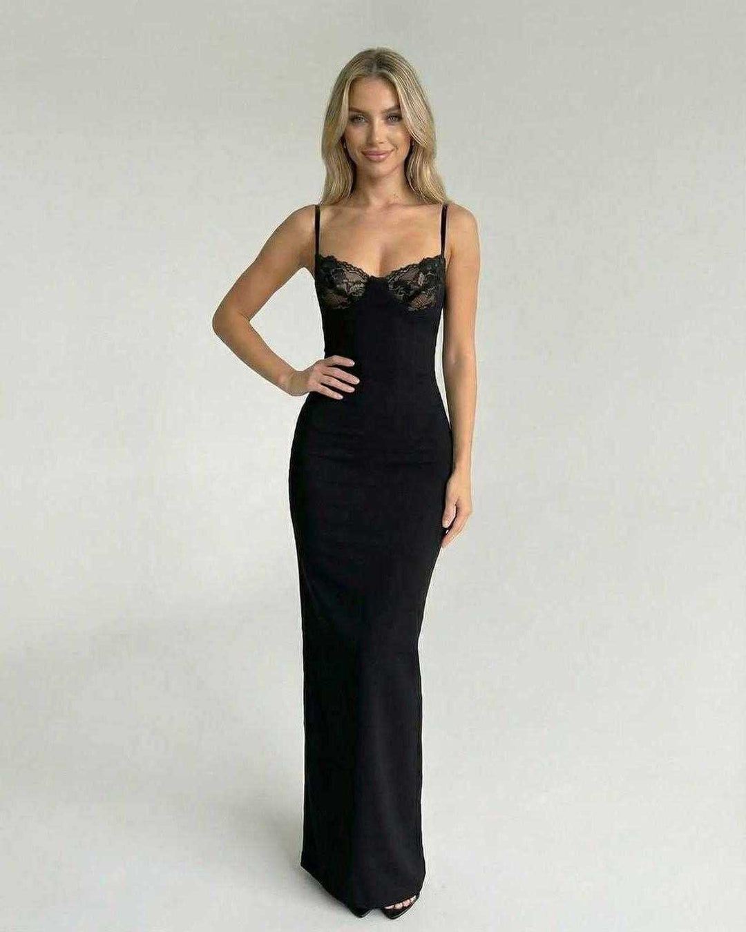 Vestido maxi de fiesta color celeste con encaje, diseño elegante sin mangas para mujer.