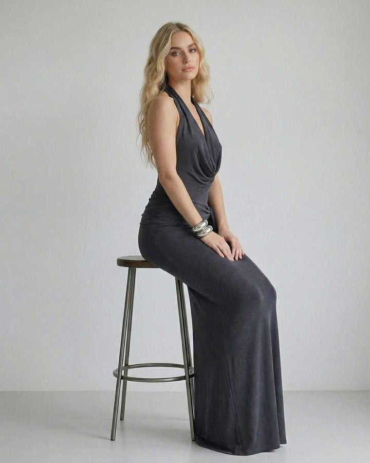Vestido de noche celeste para mujer, estilo formal y elegante, con diseño maxi fluido.