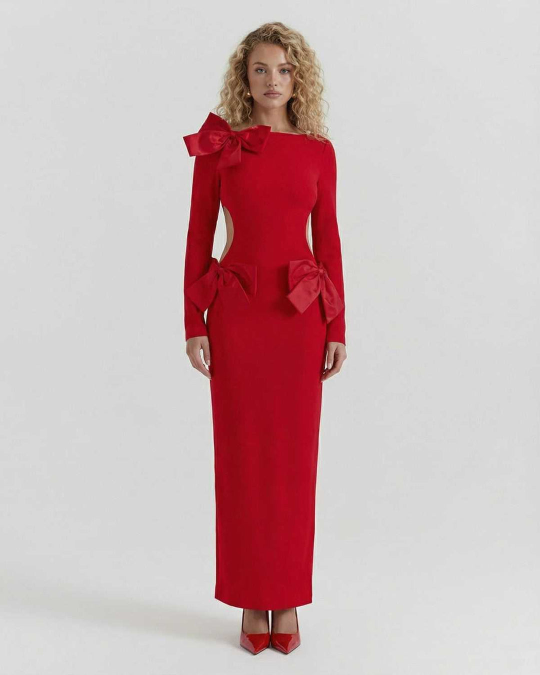 Moda femenina: Vestido maxi celeste elegante con silueta tubo. Ideal para cóctel y eventos especiales de invierno.