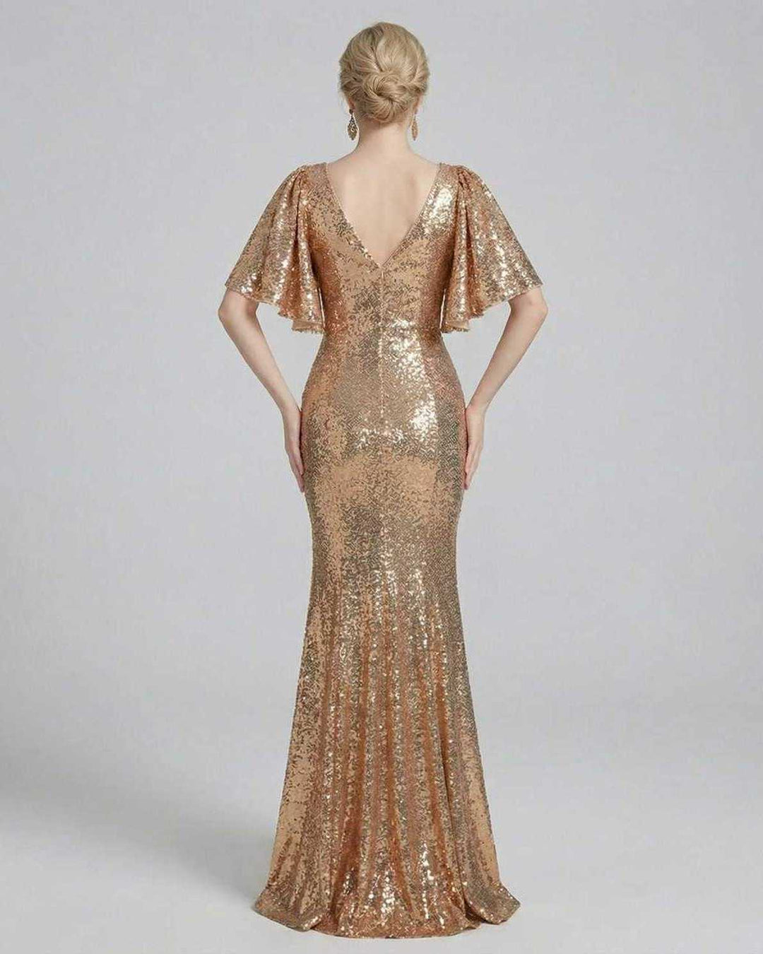 Vestido maxi celeste para mujer, con escote V y mangas cortas. Brillo sutil para noche o evento formal.