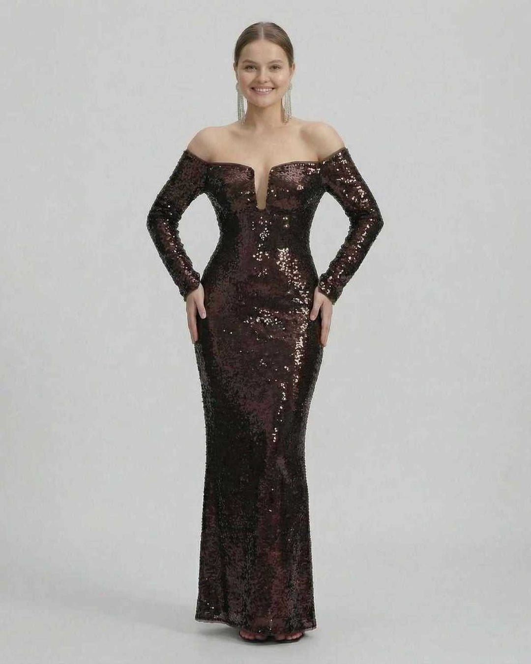 Vestido de mujer blanco con lentejuelas, estilo maxi y elegante para noche. Ideal para cenas y fiestas.