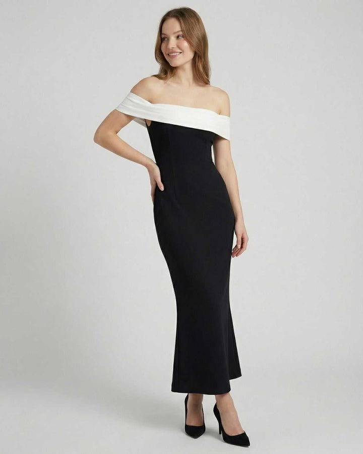 Vestido maxi celeste fluido, mujer, con escote off-shoulder. Look chic para cualquier evento formal o cena especial.