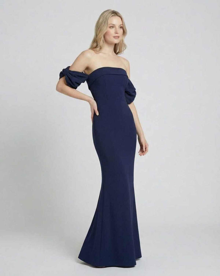 Elegante vestido de fiesta bodycon con hombros descubiertos y corte maxi. Ropa de mujer formal para noche.