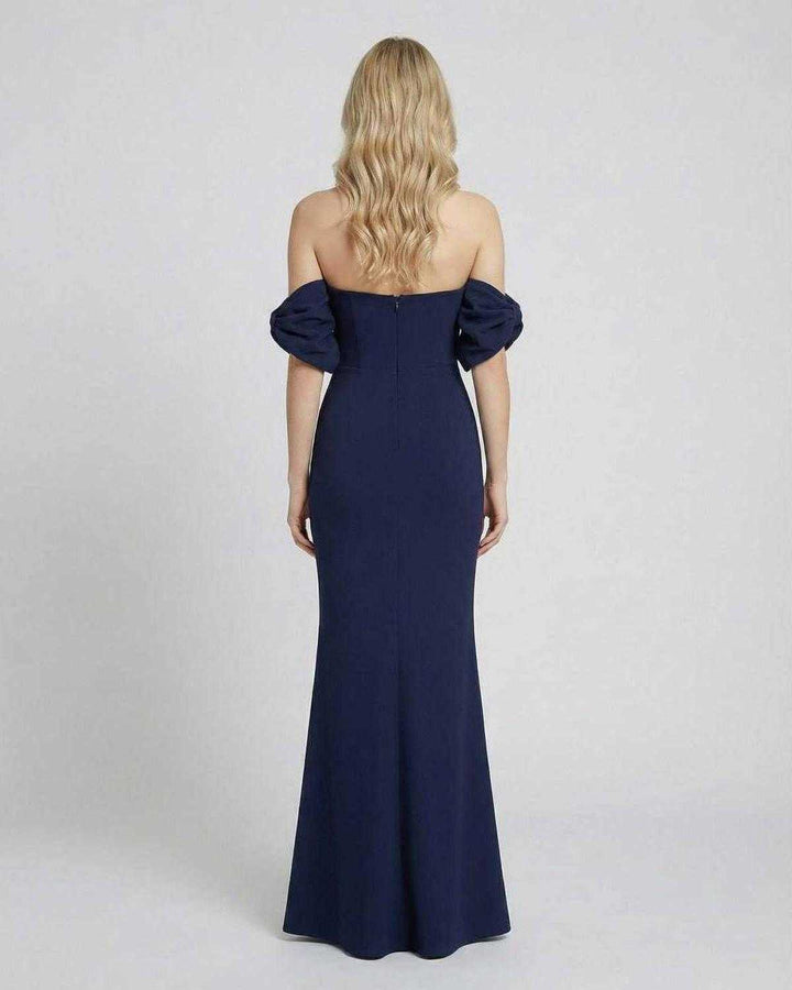 Vestido de noche bodycon con espalda abierta, corte maxi y hombros descubiertos, perfecto para ocasiones especiales.
