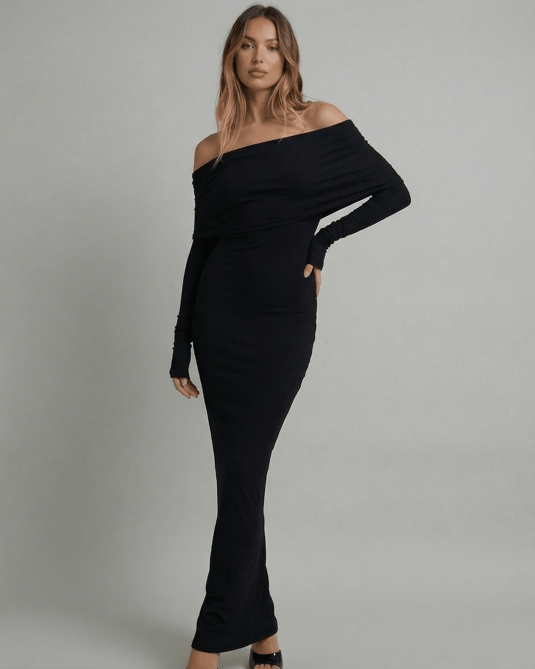 Vestido maxi celeste elegante para mujer, fiesta, hombros descubiertos y manga larga. Ideal para eventos.