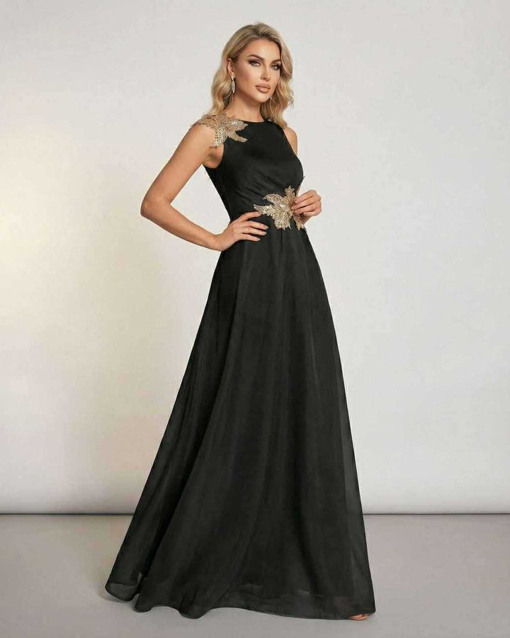 Vestido maxi blanco elegante para mujer, ideal para fiestas y eventos formales chic de noche.