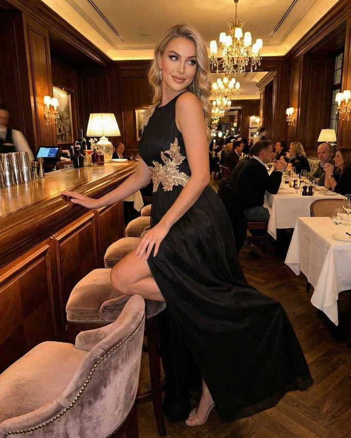 Vestido de noche blanco para mujer, diseño maxi elegante para eventos formales y celebraciones.