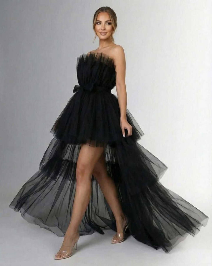Maxi vestido celeste sin tirantes para mujer. Estilo dramático y elegante, ideal para eventos de noche.