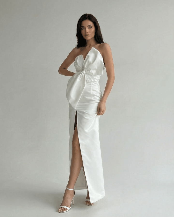 Vestido de fiesta maxi sin tirantes blanco, moda femenina sofisticada. Perfecto para ocasiones especiales formales.