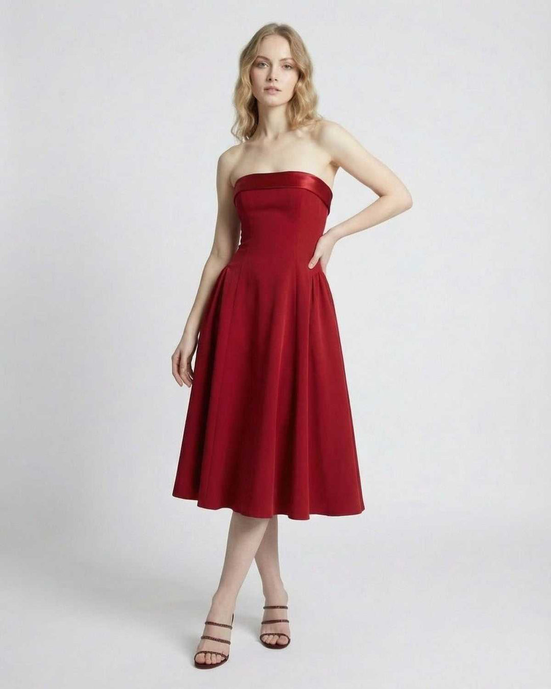 Vestido midi celeste para mujer, sin tirantes, con bolsillos. Ideal para cóctel y fiesta de primavera.