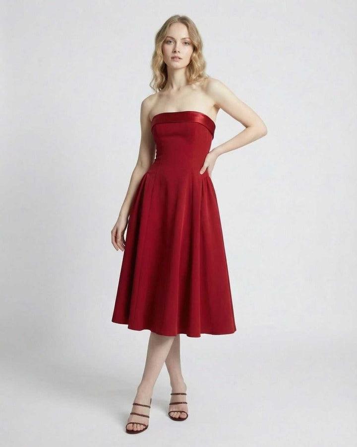 Vestido midi celeste para mujer, sin tirantes, con bolsillos. Ideal para cóctel y fiesta de primavera.