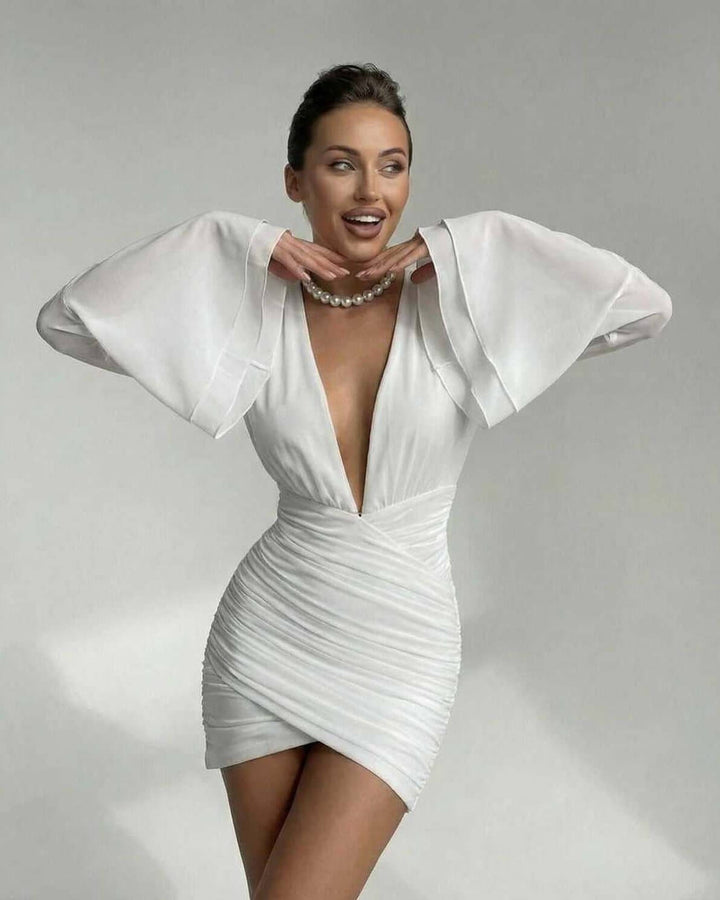 Vestido mini de noche o cóctel para mujer, con un favorecedor escote V y llamativas mangas acampanadas.