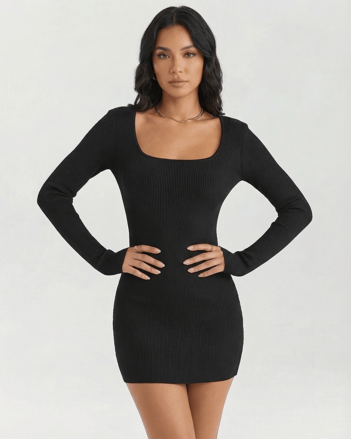 Vestido mini para mujer, color blanco puro, cuello cuadrado y manga larga. Versátil y muy actual.