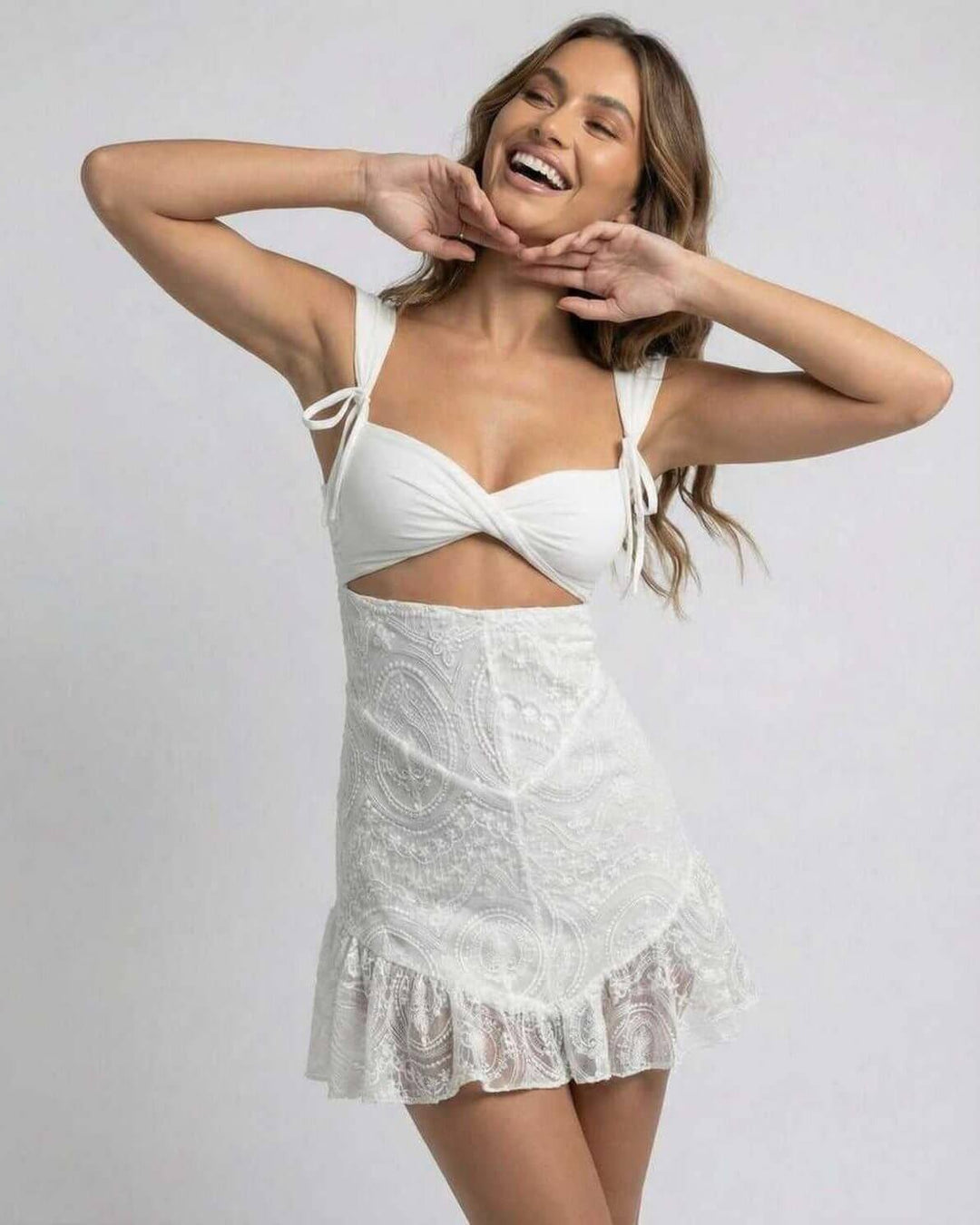 Vestido celeste mini ajustado sin mangas, muy chic para ocasiones especiales o fiesta de noche.