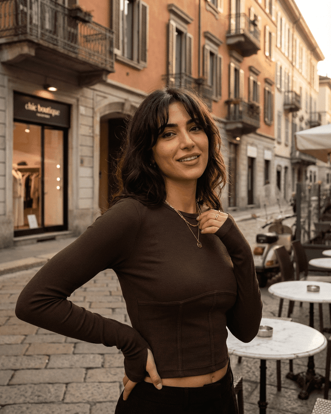 Elegante top corsé ajustado para mujer, ideal para destacar tu figura en cualquier outfit de moda.