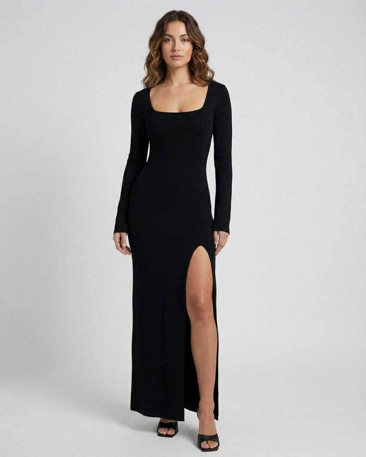 Vestido maxi Elara negro de mujer con abertura lateral, manga larga y cuello redondo. Diseño elegante y confortable.