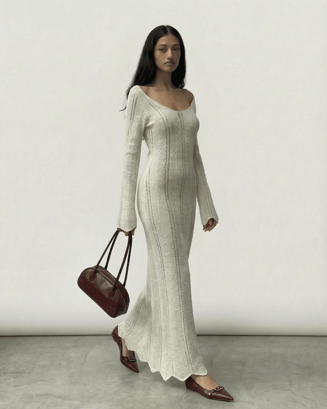 Vestido elegante Elara para mujer, diseño acanalado bodycon y cuello V. Con mangas acampanadas, perfecto para cualquier ocasión.