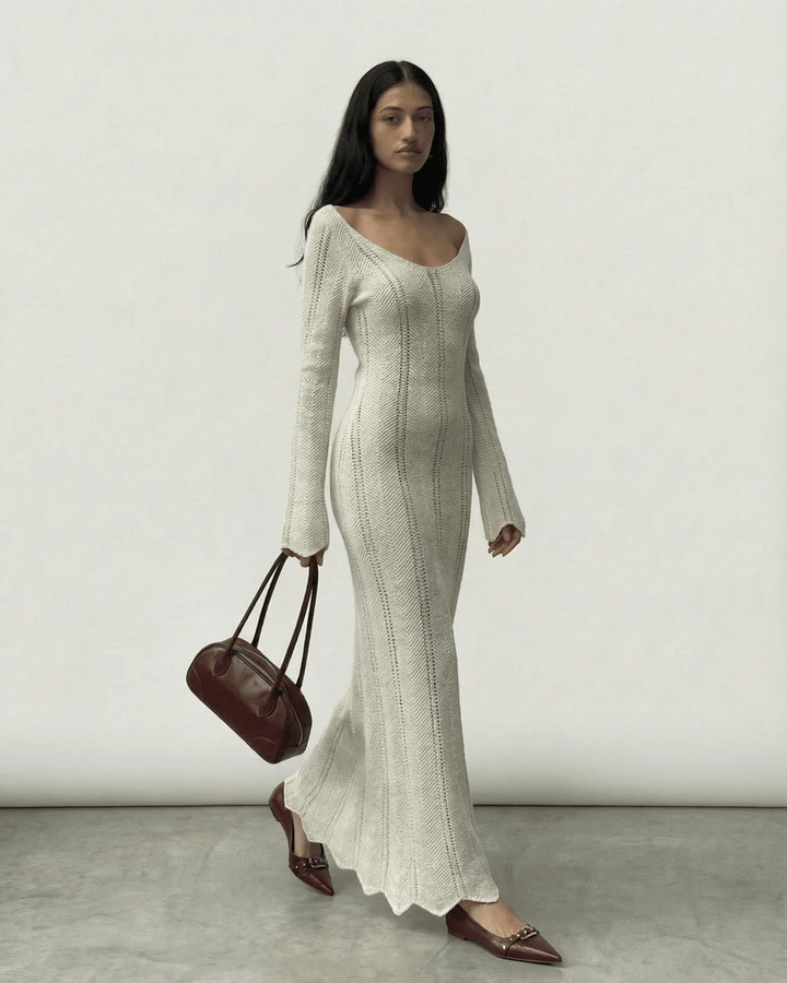 Vestido elegante Elara para mujer, diseño acanalado bodycon y cuello V. Con mangas acampanadas, perfecto para cualquier ocasión.