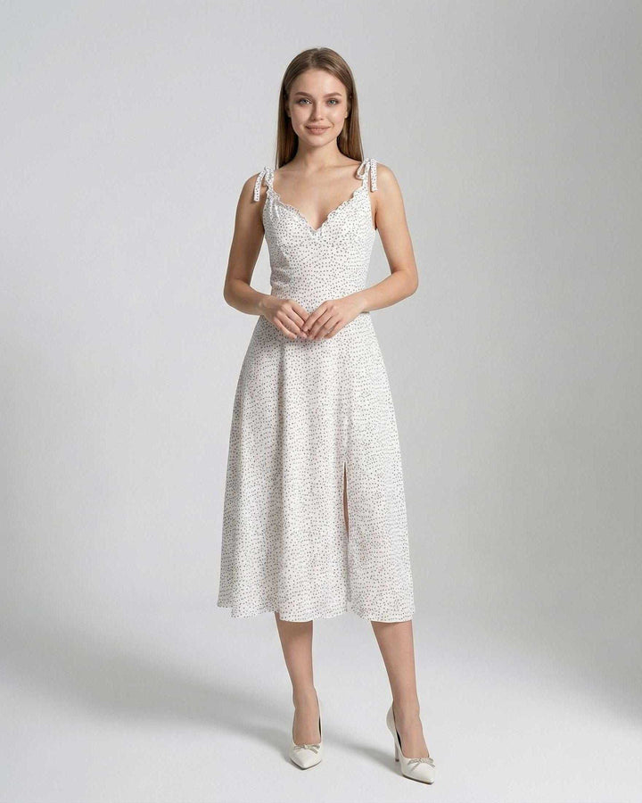 Vestido midi A-line con lunares para mujer. Diseño fluido y sin mangas, perfecto para disfrutar el verano con estilo.