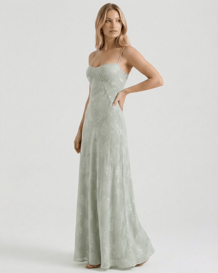 Vestido maxi floral Eliara de mujer, elegante y versátil, ideal para verano, bodas y fiestas.