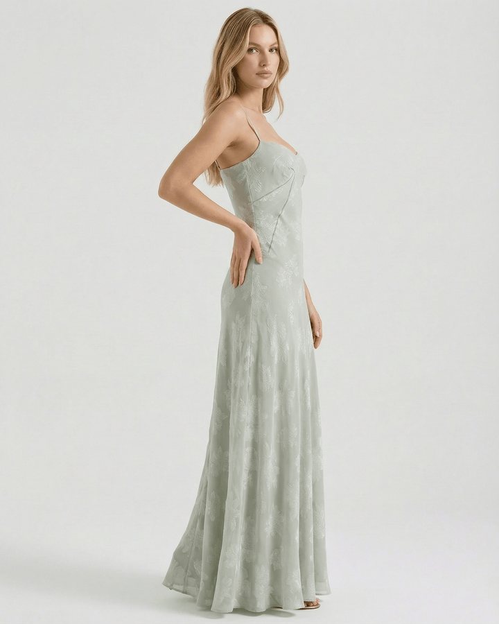 Vestido maxi floral con cordones en la espalda, elegante y femenino, para fiestas y eventos de verano.