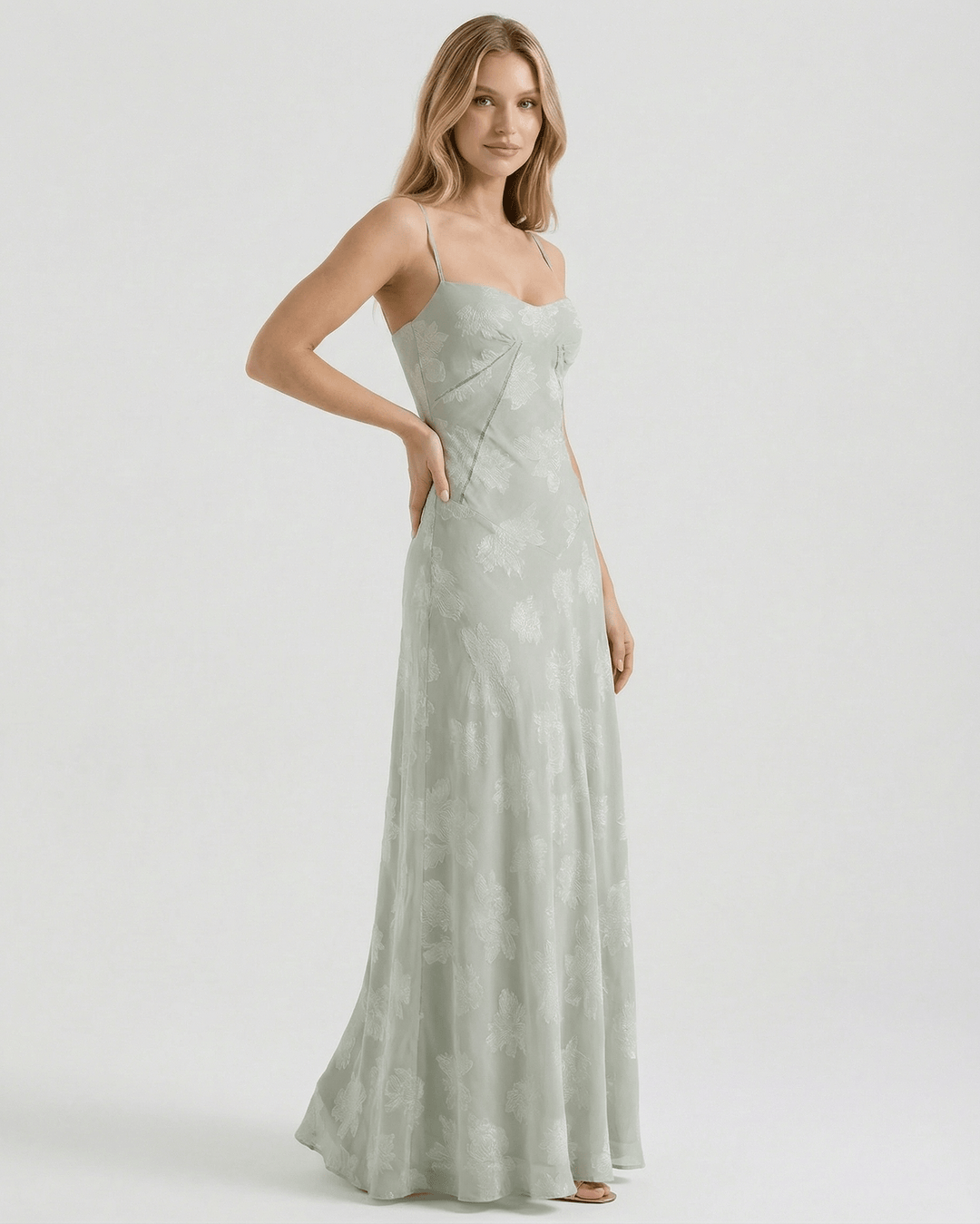 Vestido maxi floral elegante de mujer, ideal para celebración de verano, fiesta, boda o gala.