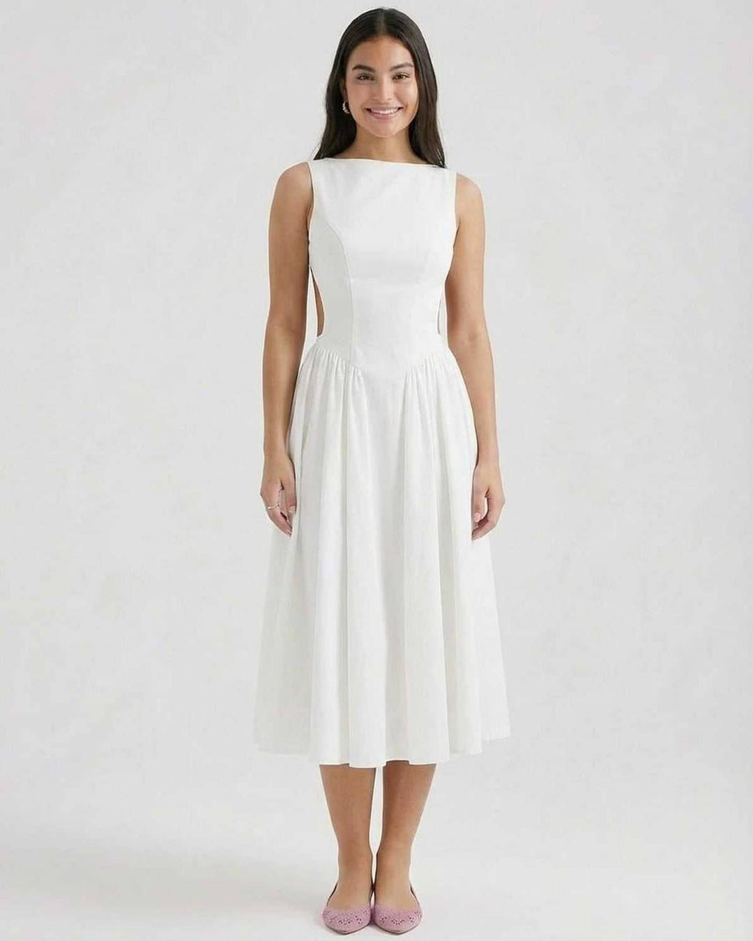 Vestido midi elegante blanco para mujer, silueta A, sin mangas. Perfecto para eventos especiales.