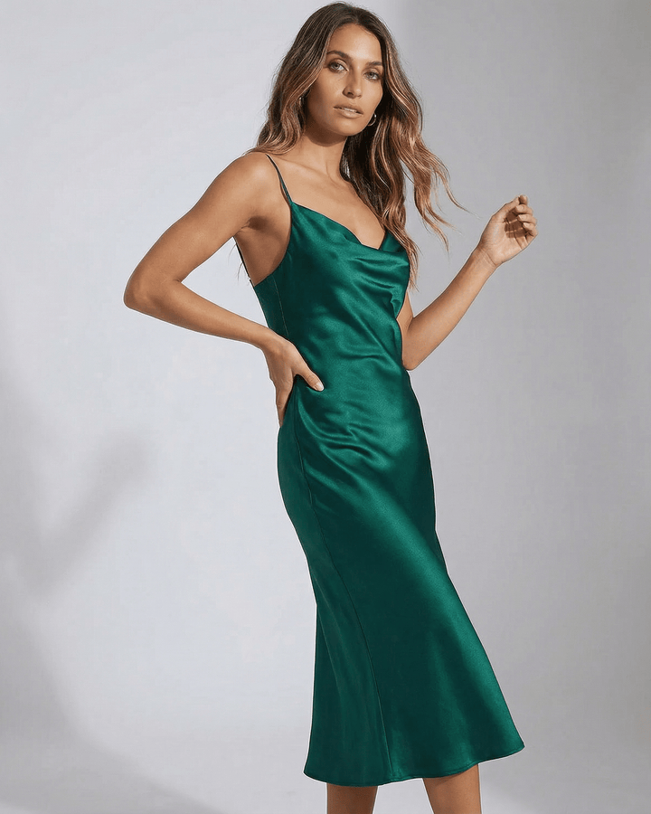 Vestido midi esmeralda para mujer con silueta A, ideal para ocasiones especiales, fiesta de noche o verano.