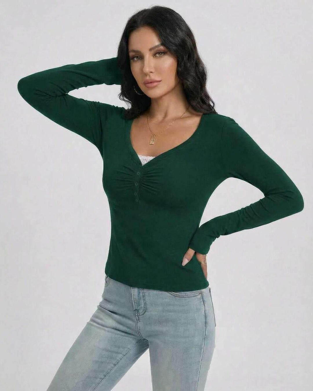 Suéter esmeralda slim fit para mujer, con elegante cuello en V y mangas largas. Perfecto para el frío.