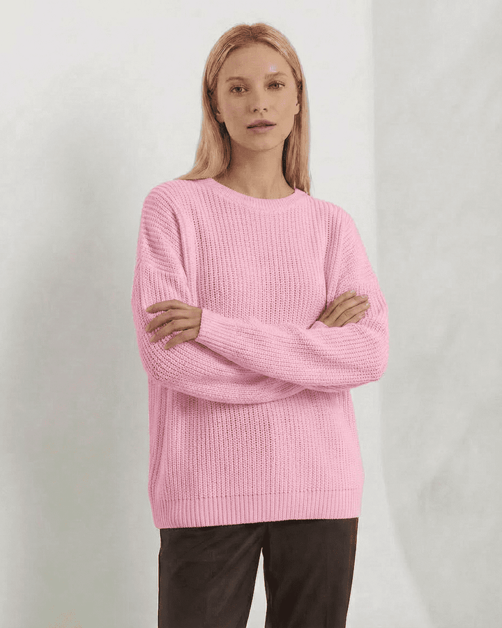 Jersey rosa oversize para mujer, tejido suave y estilo casual. Perfecto para días fríos.