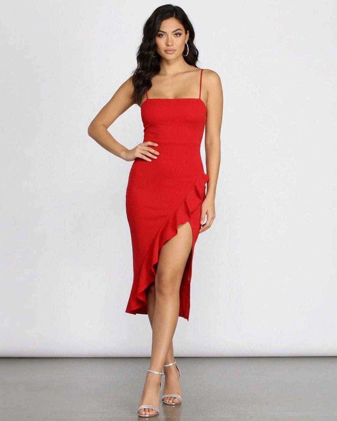Vestido de fiesta midi Flamora blanco, elegante y con volantes, para celebraciones y eventos de verano.
